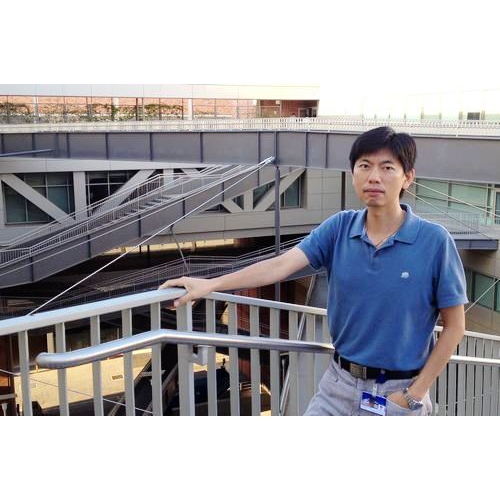 李勝偉教授照片